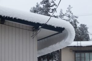 屋根　落雪